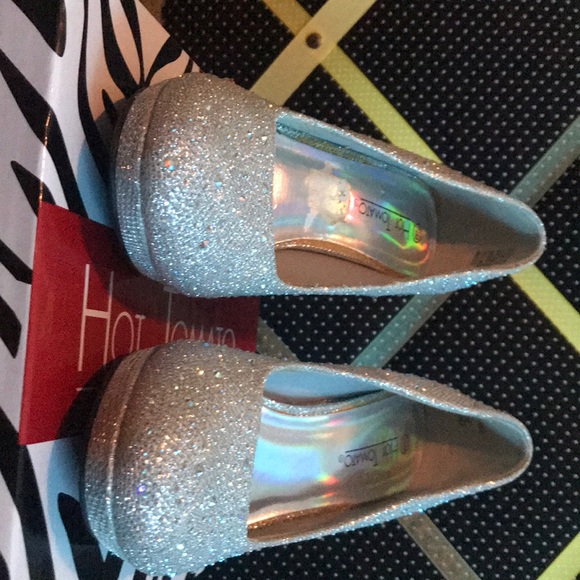 Silver heels - Picture 2 of 4